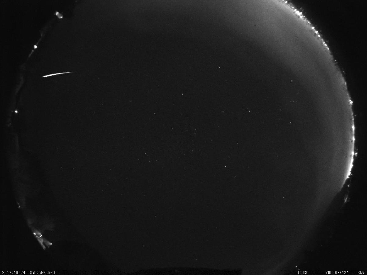Jasný meteor z 24.10.2017, 23:02 UT na snímke z kamery AMOS, Kysuce Observatory